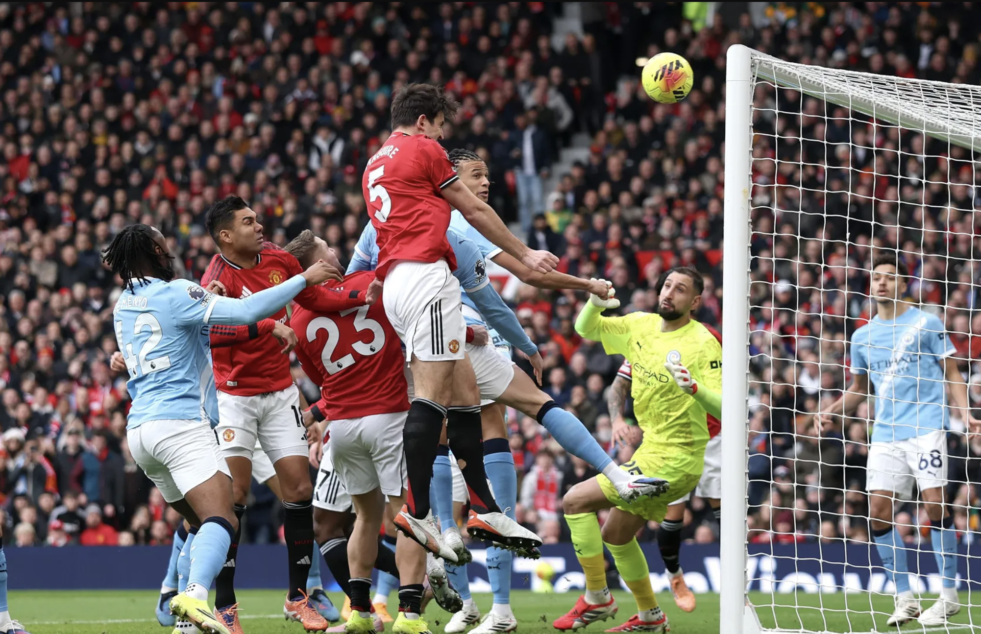 Quật ngã Man City trận derby, Man United tặng quà thầy mới Michael Carrick - Ảnh 1.