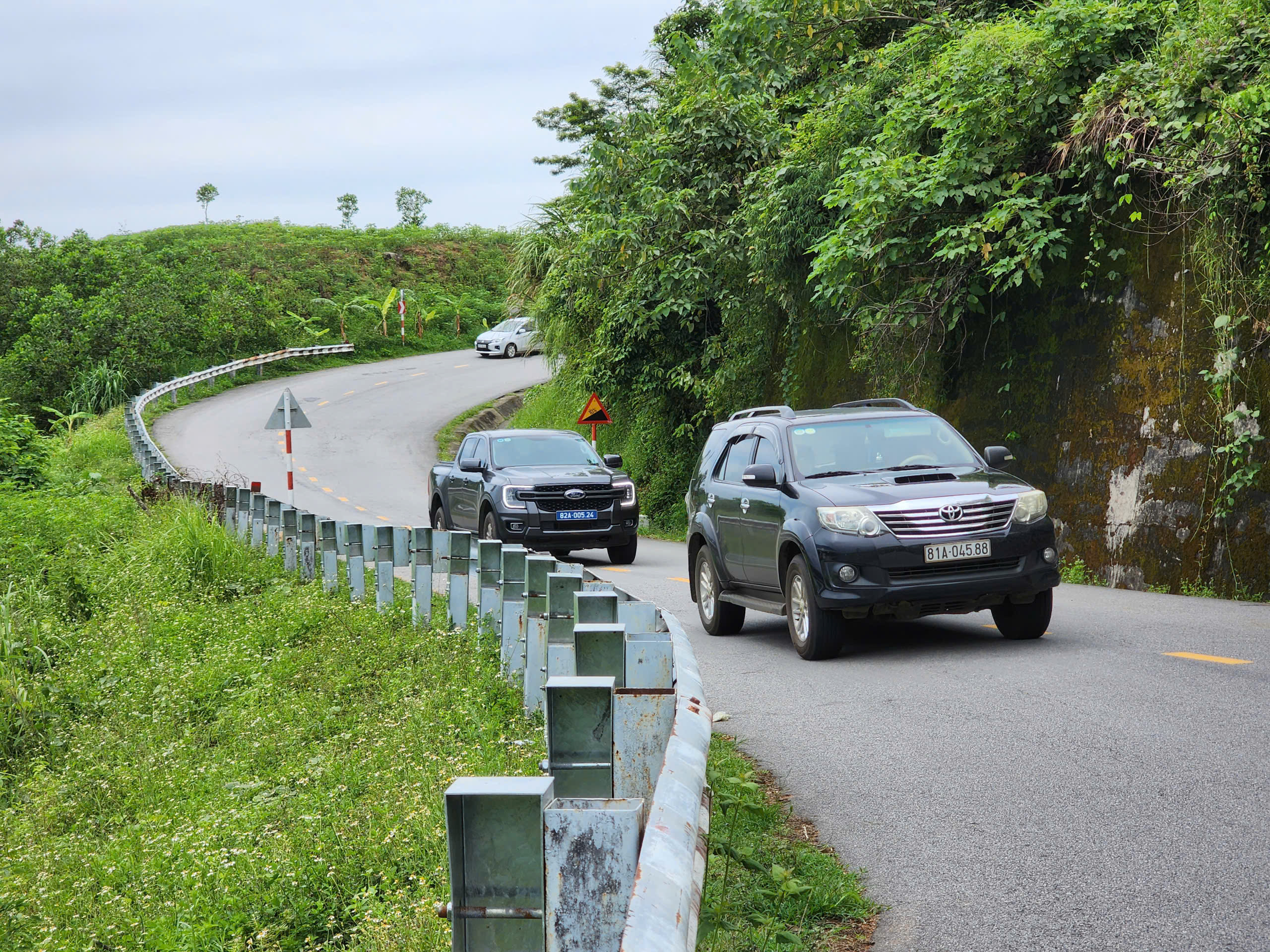 Quốc lộ 24 quá tải: Đề xuất hơn 2.350 tỉ đồng để ‘mở lối’ lên phía tây Quảng Ngãi - Ảnh 1.