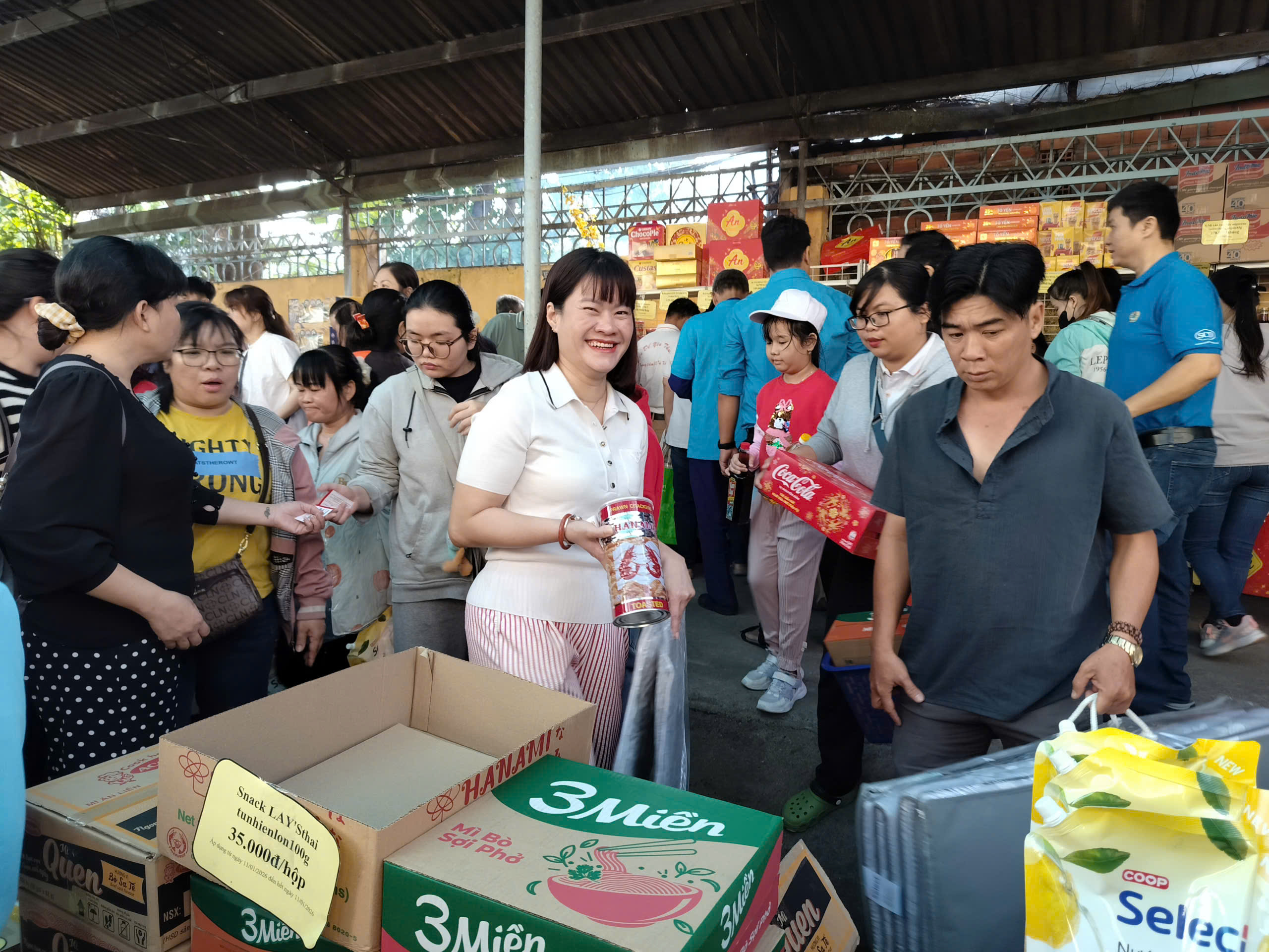 Ra mắt Điểm phúc lợi đoàn viên tại cư xá Thanh Đa, phường Bình Quới 1 LĐLĐ TPHCM ra mắt Điểm phúc lợi đoàn viên để chăm lo cho đoàn viên - lao động - Ảnh 1.