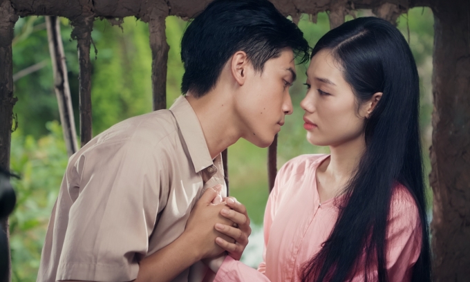 Võ Điền Gia Huy - vai Chờ, và Trâm Anh - vai Mến, hai diễn viên Tử chiến trên không, đóng cặp ở phim mới. Ảnh: Huy Trần