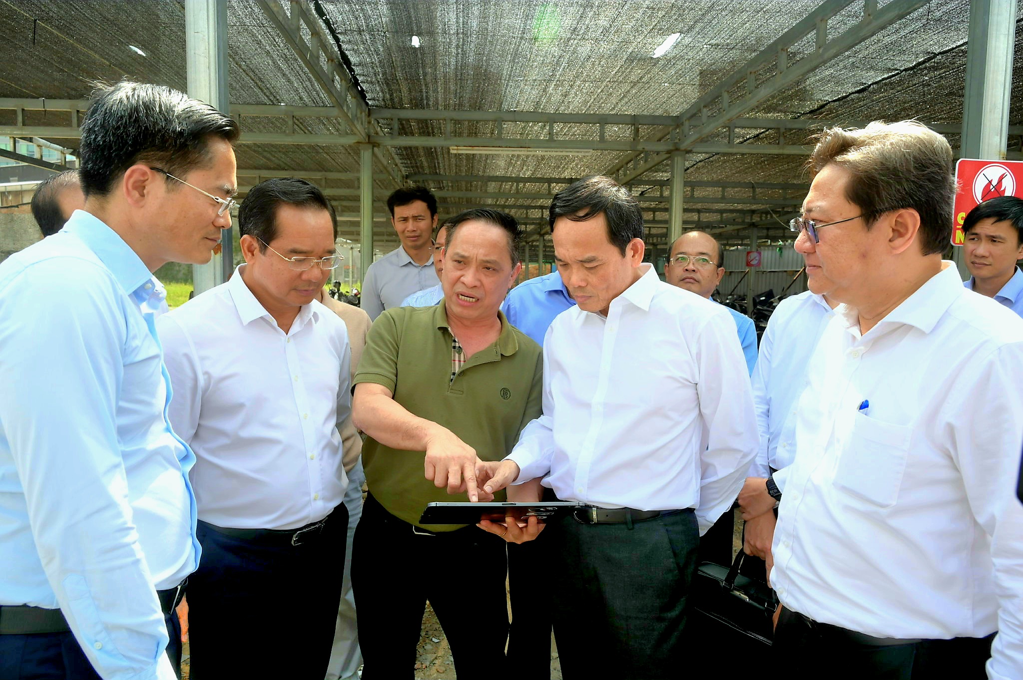 Rộn ràng chuẩn bị 'mùa xuân trên TP.HCM' - Ảnh 1.