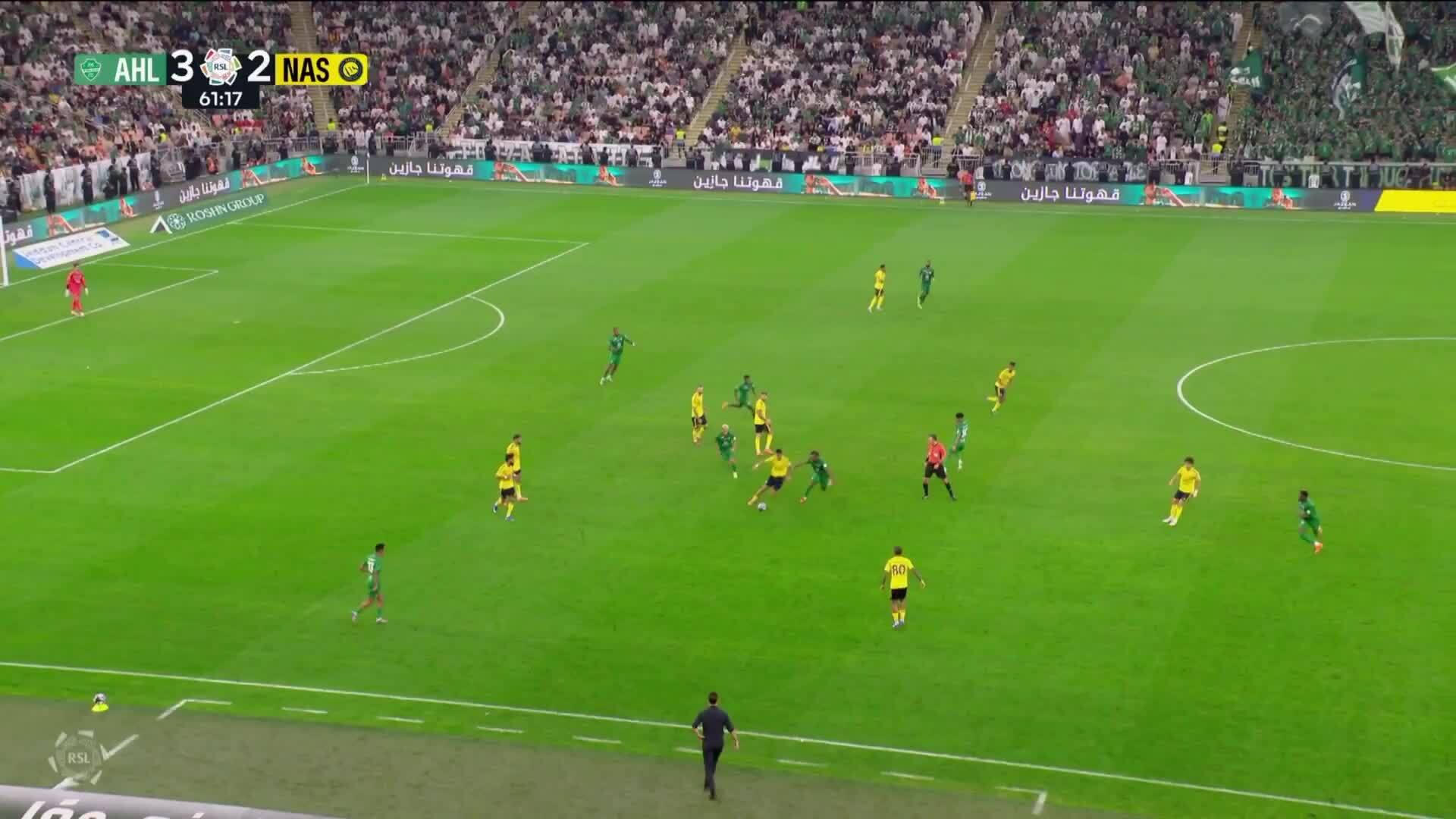 Ronaldo phung phí cơ hội