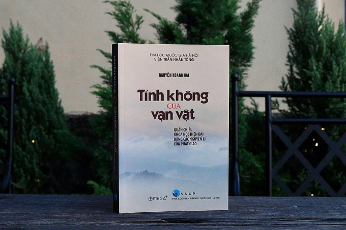 Bìa sách Tính không của vạn vật. Ảnh: Omega+