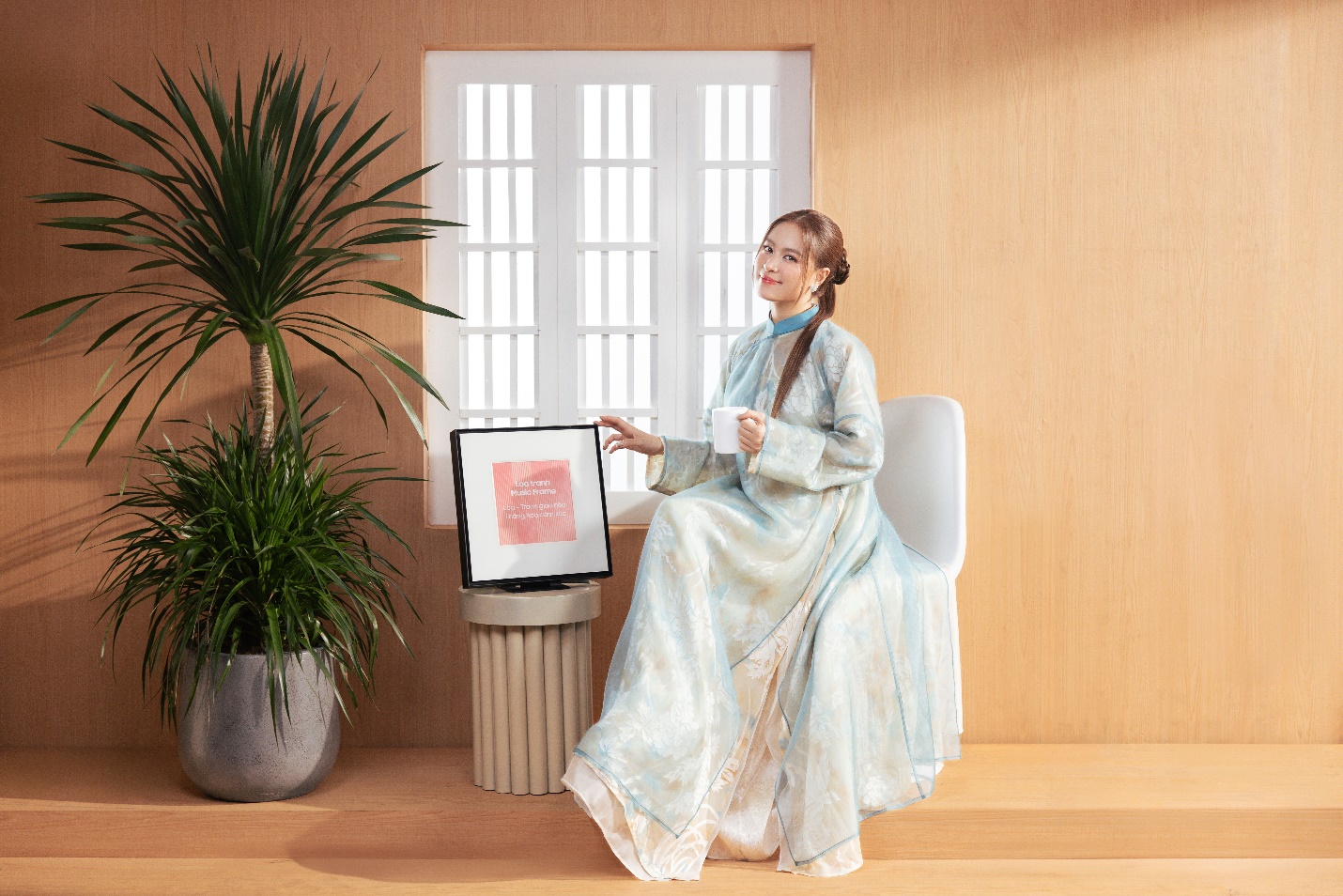 Sản phẩm “Nhìn lại” 30 năm rực rỡ của Hoàng Thùy Linh ra mắt vào dịp Tết Nguyên Đán- Ảnh 1.