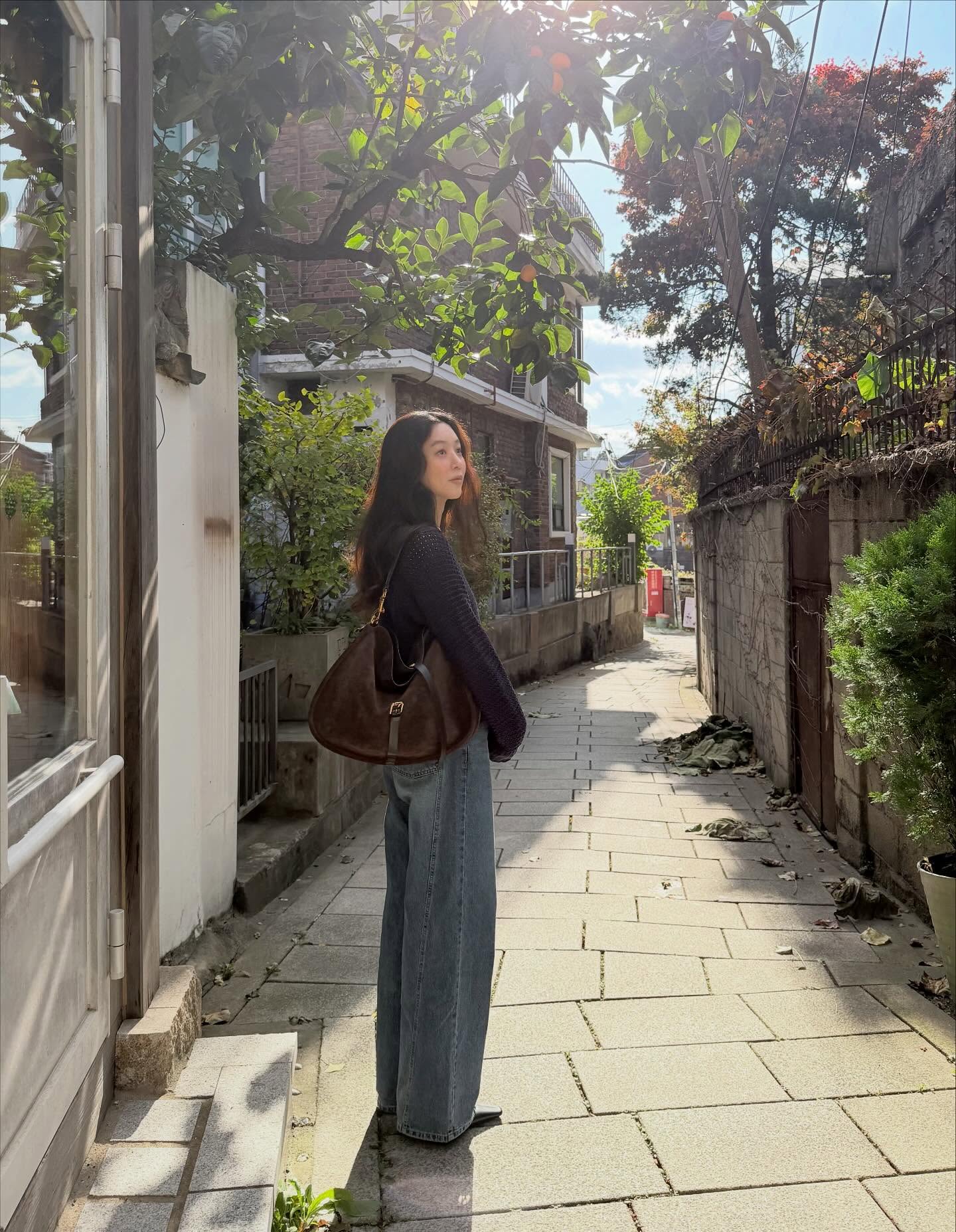 Sao Hàn ngoài 40 đều hack tuổi siêu đỉnh nhờ 5 món thời trang- Ảnh 4.