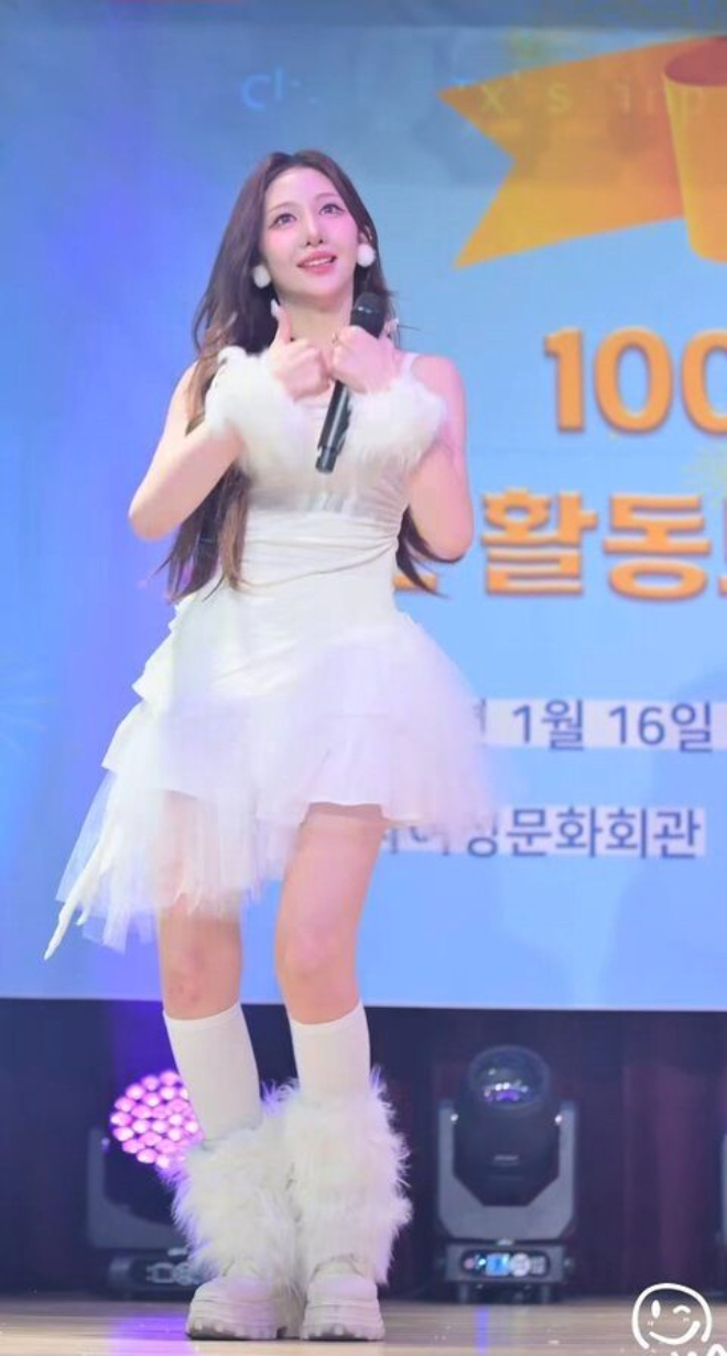 Sao nhí 15 tuổi “dao kéo” hỏng tới mức tự hủy nhan sắc- Ảnh 1.