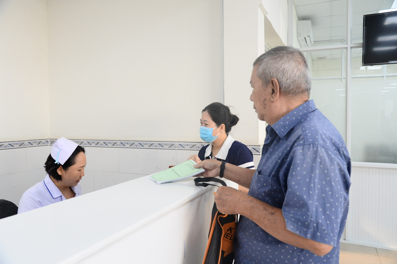 Sáp nhập Bệnh viện Đa khoa Sài Gòn vào Bệnh viện Nhân dân Gia Định, người có thẻ BHYT khám ở đâu? 1 gia định - Ảnh 1.