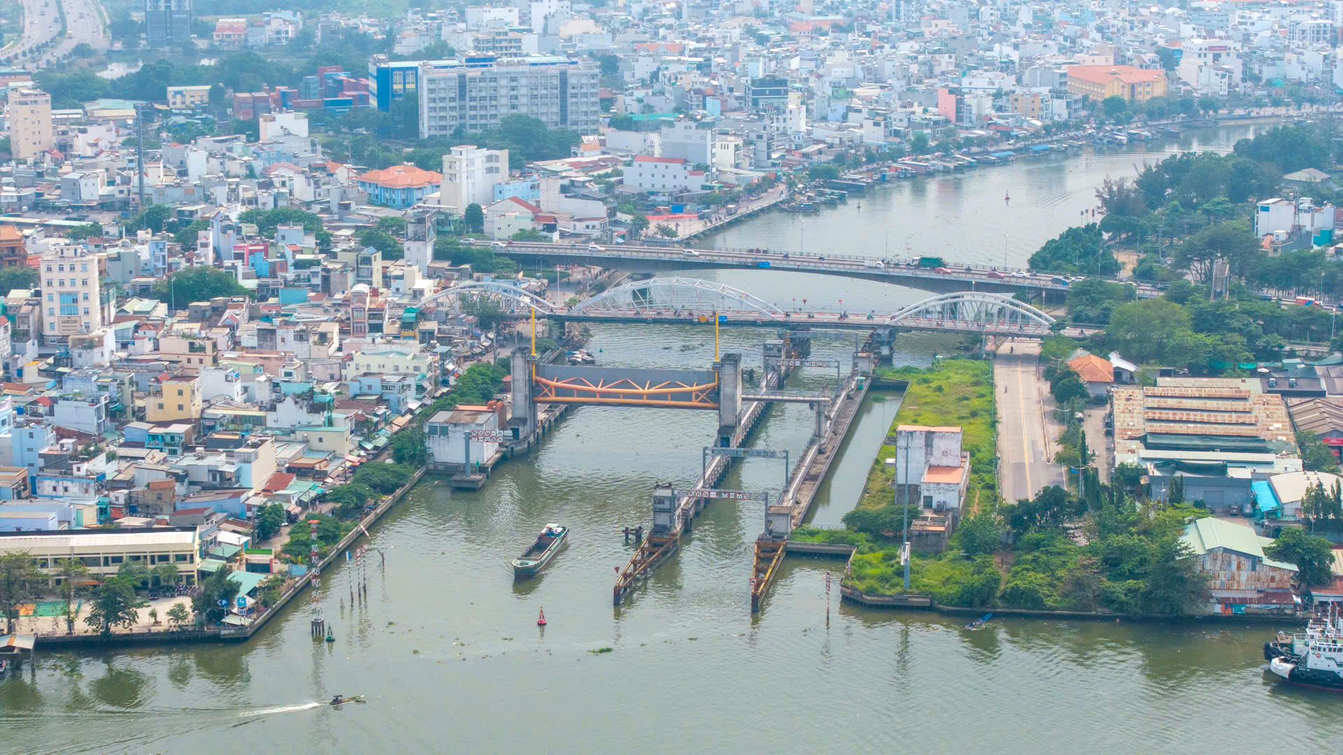 TPHCM: Chờ thành quả 10 năm thi công dự án 10.000 tỉ đồng   - Ảnh 1.