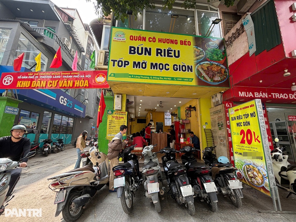 Sau vụ xử phạt, quán bún riêu cô Hương béo ở Hà Nội giảm 20% lượng khách - 1