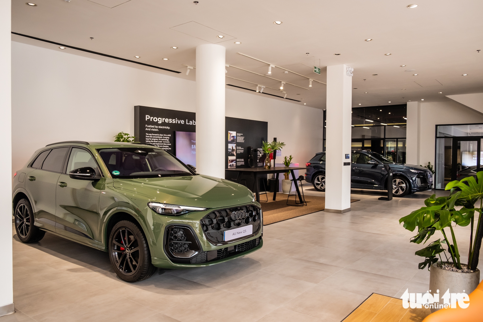Showroom Audi lâu đời nhất Việt Nam 'lột xác': Như sảnh khách sạn 5 sao, phòng giao xe riêng tư - Ảnh 1.