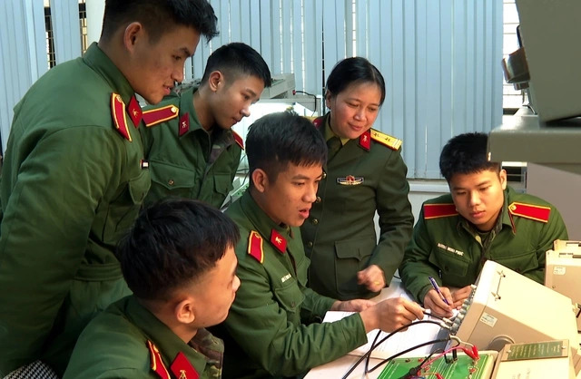 Sinh viên tốt nghiệp xuất sắc vào quân đội hưởng phụ cấp 250% lương - Ảnh 1.