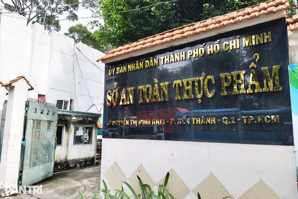 Sở ATTP TPHCM phát hiện gì ở công ty nghi đưa thịt hết hạn vào trường học?? - 1