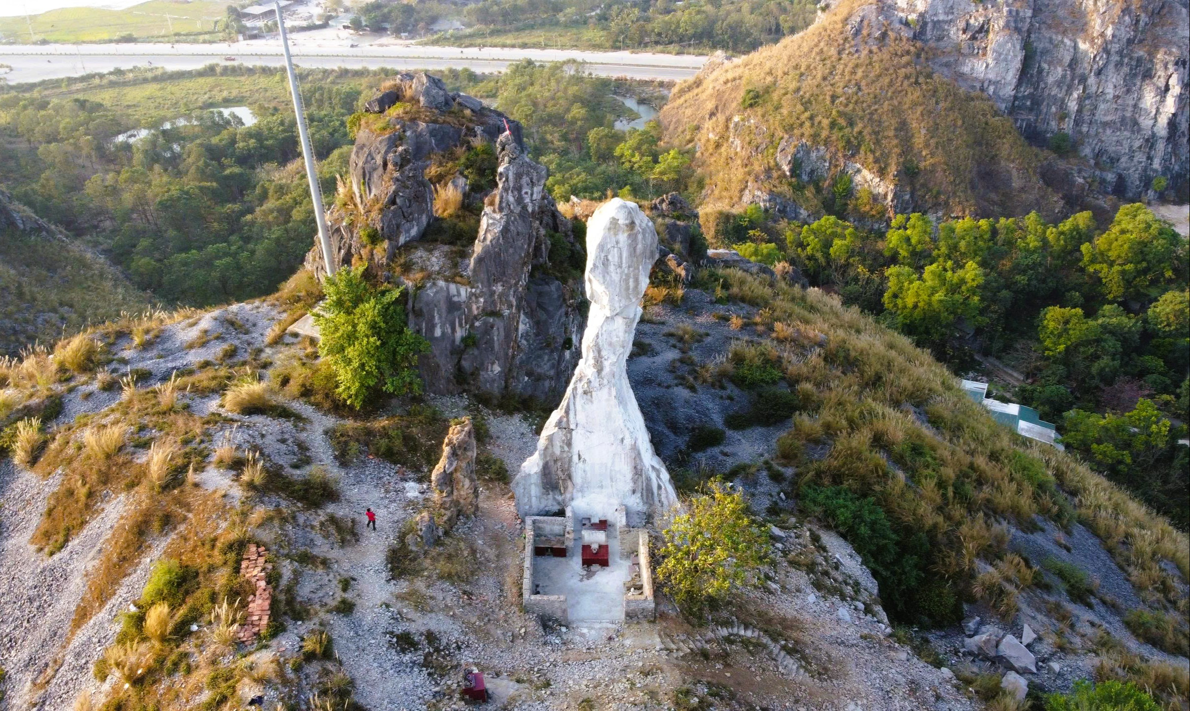 Sở VH-TT-DL Thanh Hóa báo cáo về di tích Hòn Vọng Phu được chi 17 tỉ đồng để gia cố- Ảnh 1.