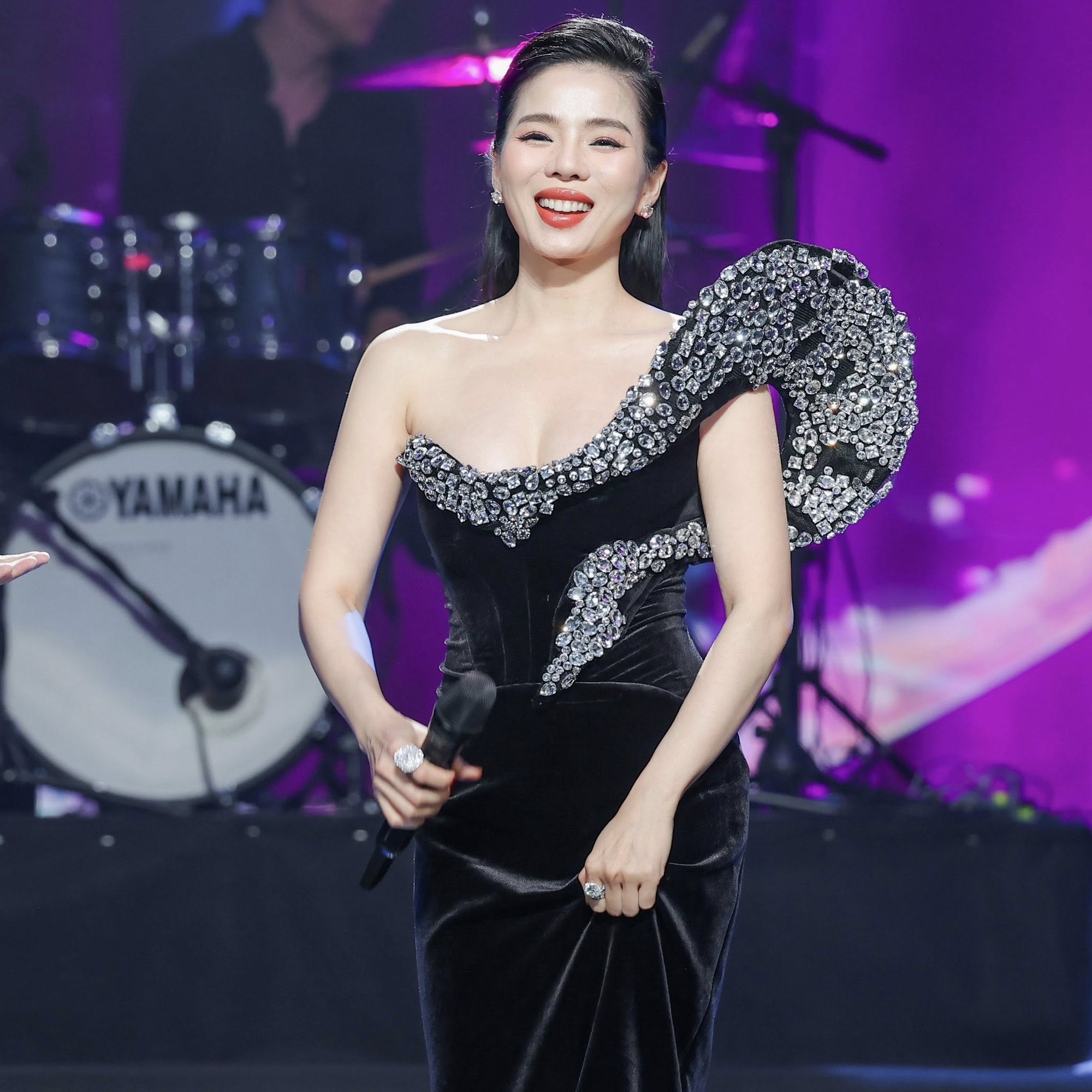 Vụ Lệ Quyên đáp trả văng tục: Sở VH&TT TPHCM nhắc nghệ sĩ trau dồi đạo đức, ứng xử văn minh- Ảnh 1.