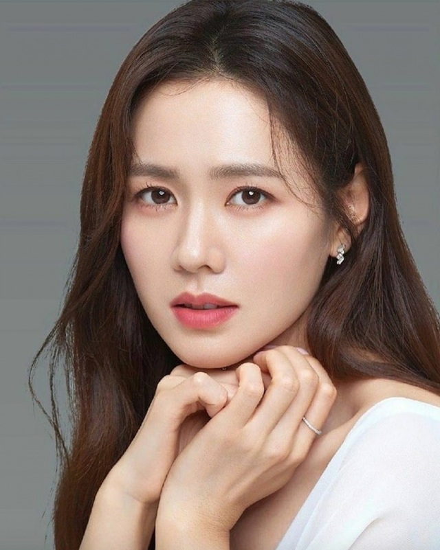 Khung hình gây bấn loạn nhất ngày: Son Ye Jin bị “mỹ nhân đổi đời nhờ áo dài Việt” áp đảo?- Ảnh 8.