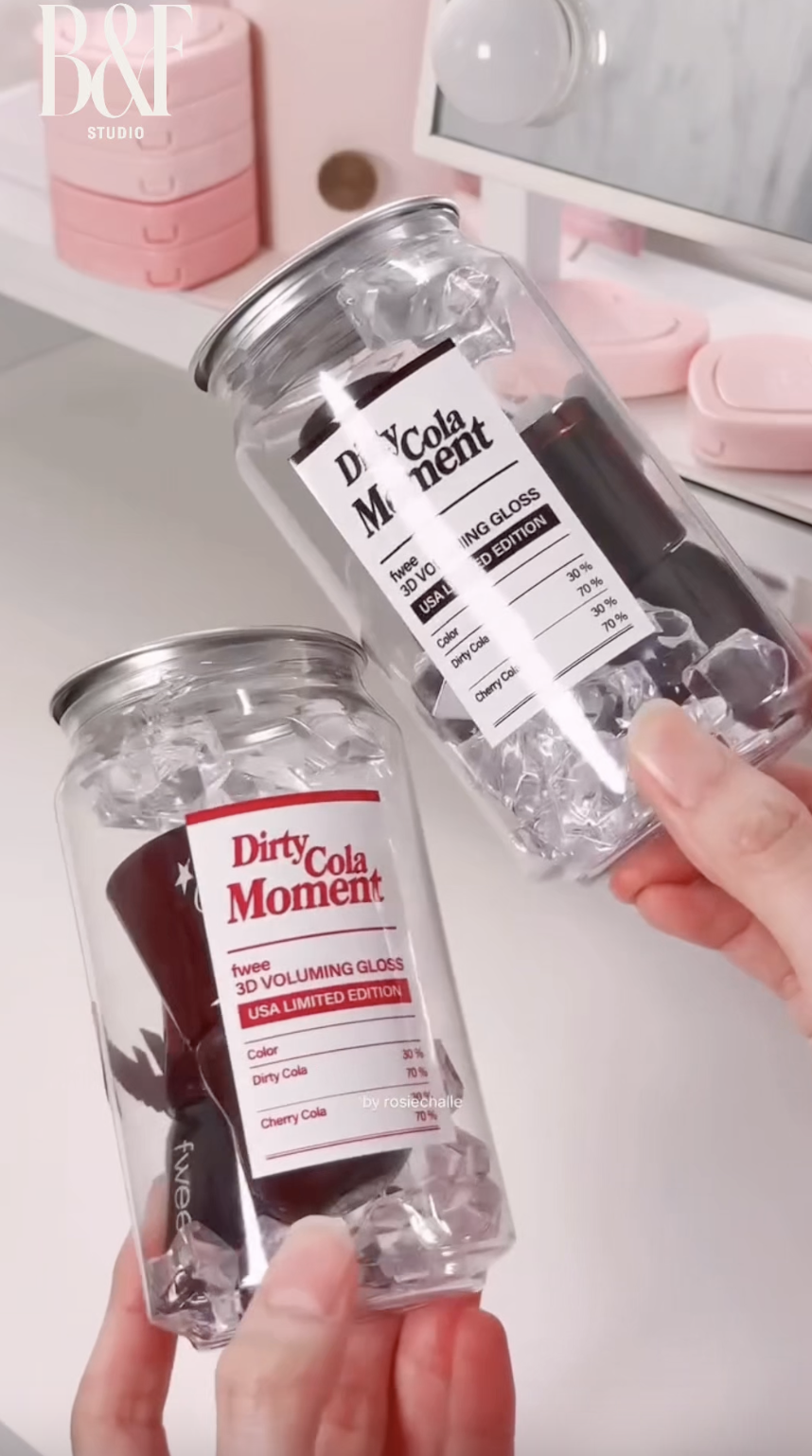 Thỏi son cola đang khiến hội mê môi mọng phát sốt: Son bóng có thể vừa xinh vừa sang vậy sao- Ảnh 1.