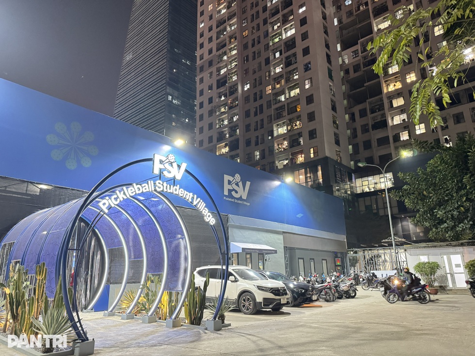 Sống cạnh sân pickleball: Cư dân ở Hà Nội đeo bịt tai, không muốn về nhà - 1