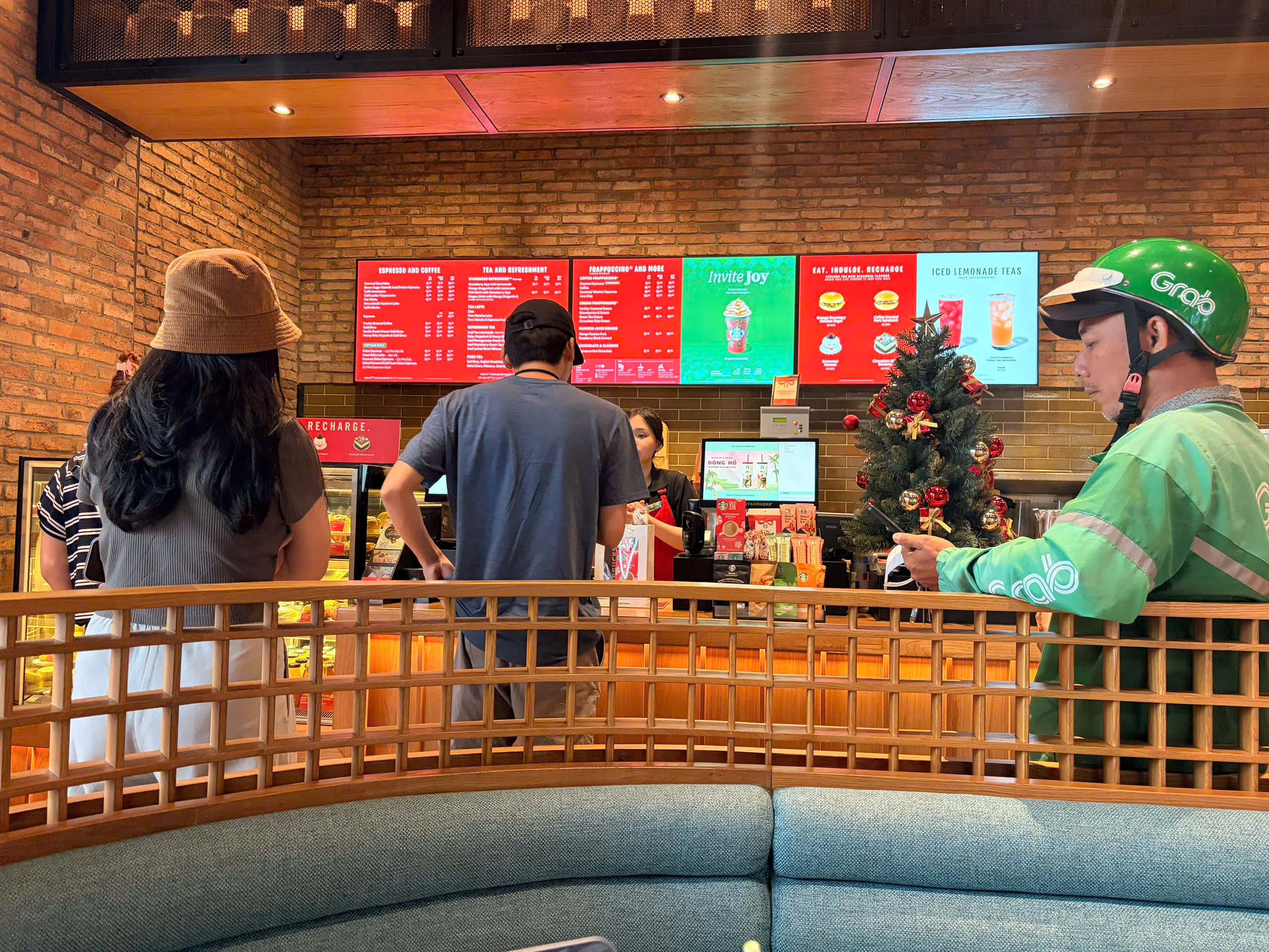 Starbucks - Ảnh 1.