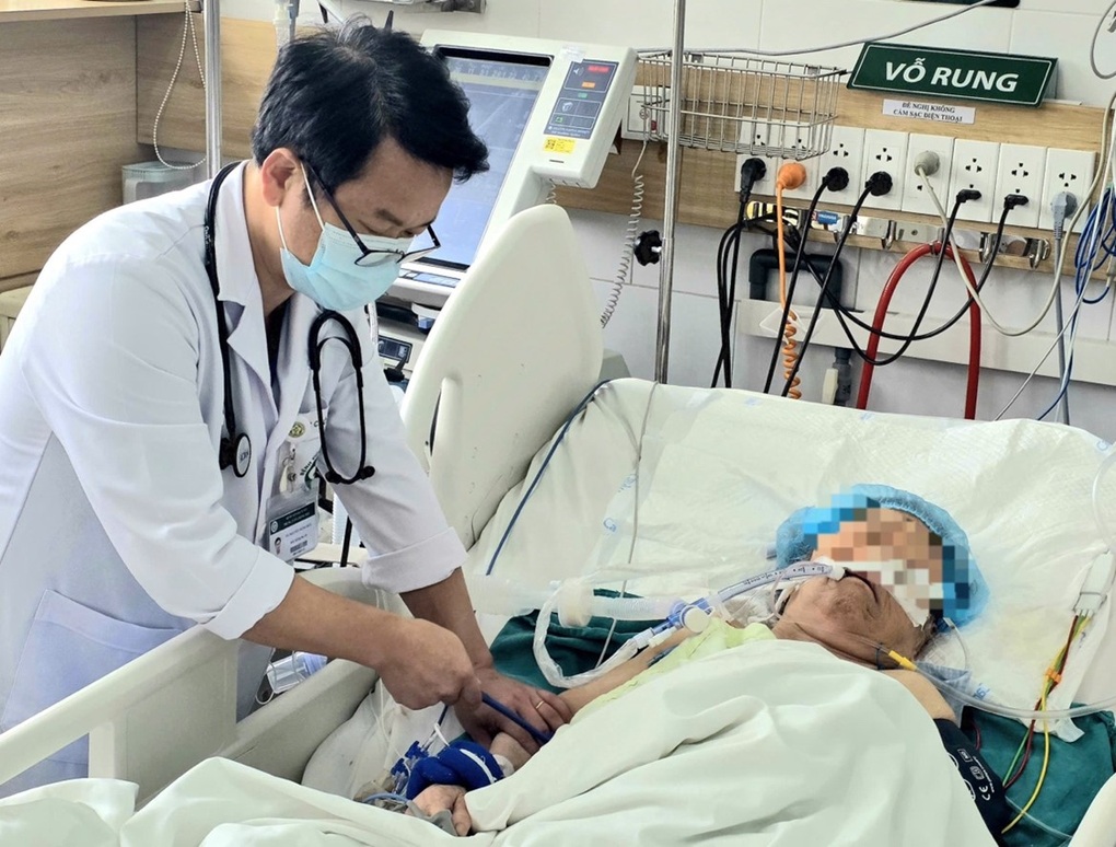 Sưởi ấm sai cách, nhiều ca cấp cứu nguy kịch, một trường hợp tử vong - 1