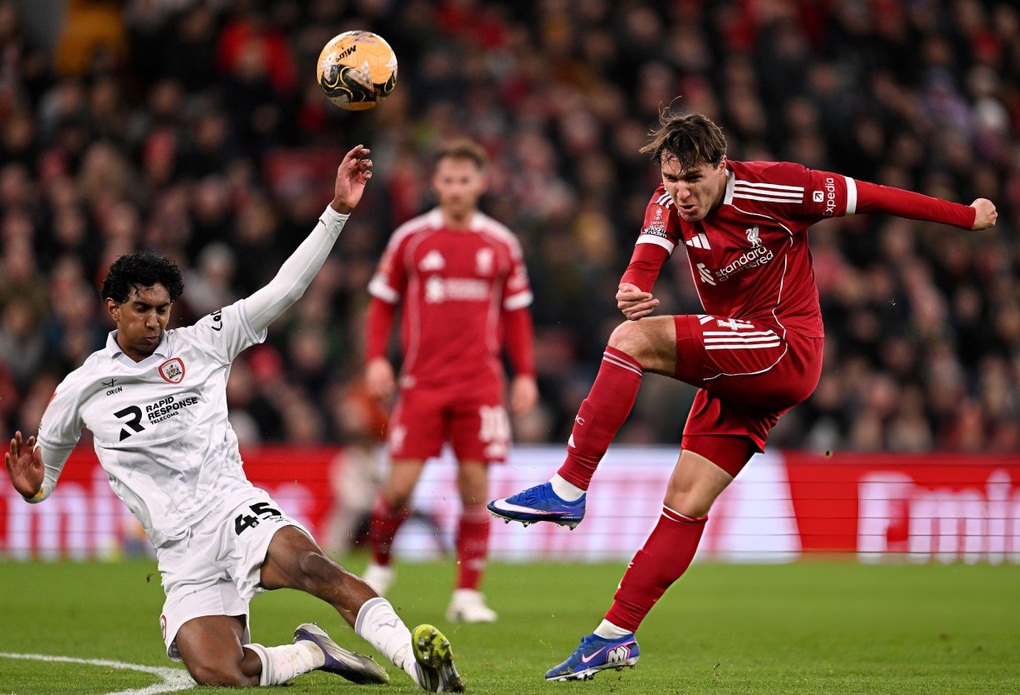 Szoboszlai tỏa sáng, gây tranh cãi trong chiến thắng của Liverpool - 1