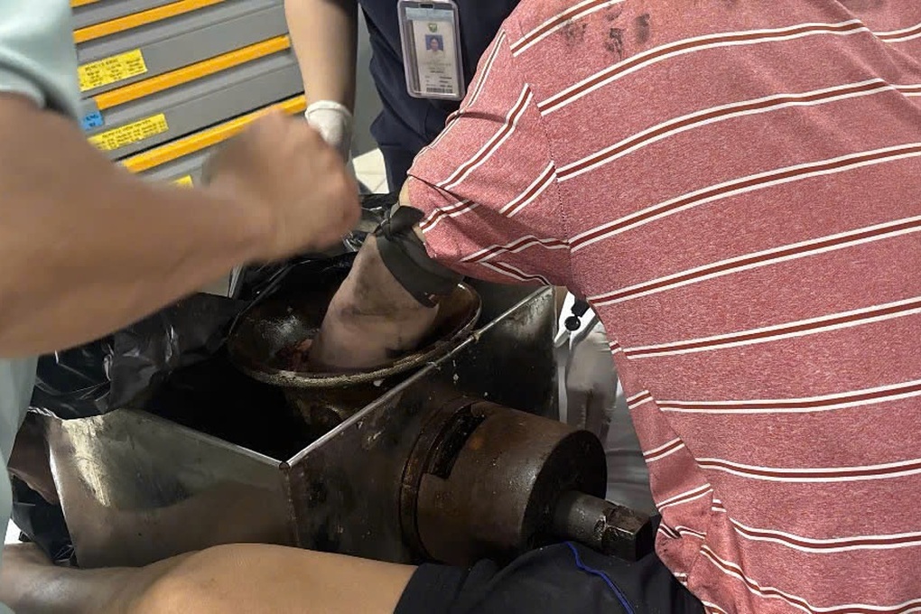 TPHCM: Người đàn ông gặp tai nạn thương tâm tại xưởng chế biến thịt heo xay - 1