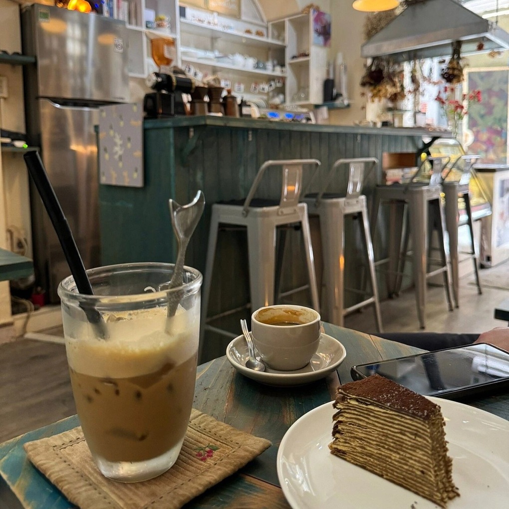 TPHCM: Quán cà phê chỉ cho khách ngồi hơn 1 tiếng và loạt yêu cầu lạ - 1