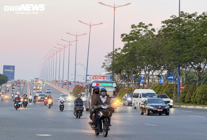 Chuyên gia: TP.HCM còn 2-3 đợt lạnh từ nay đến Tết Nguyên đán 2026- Ảnh 1.