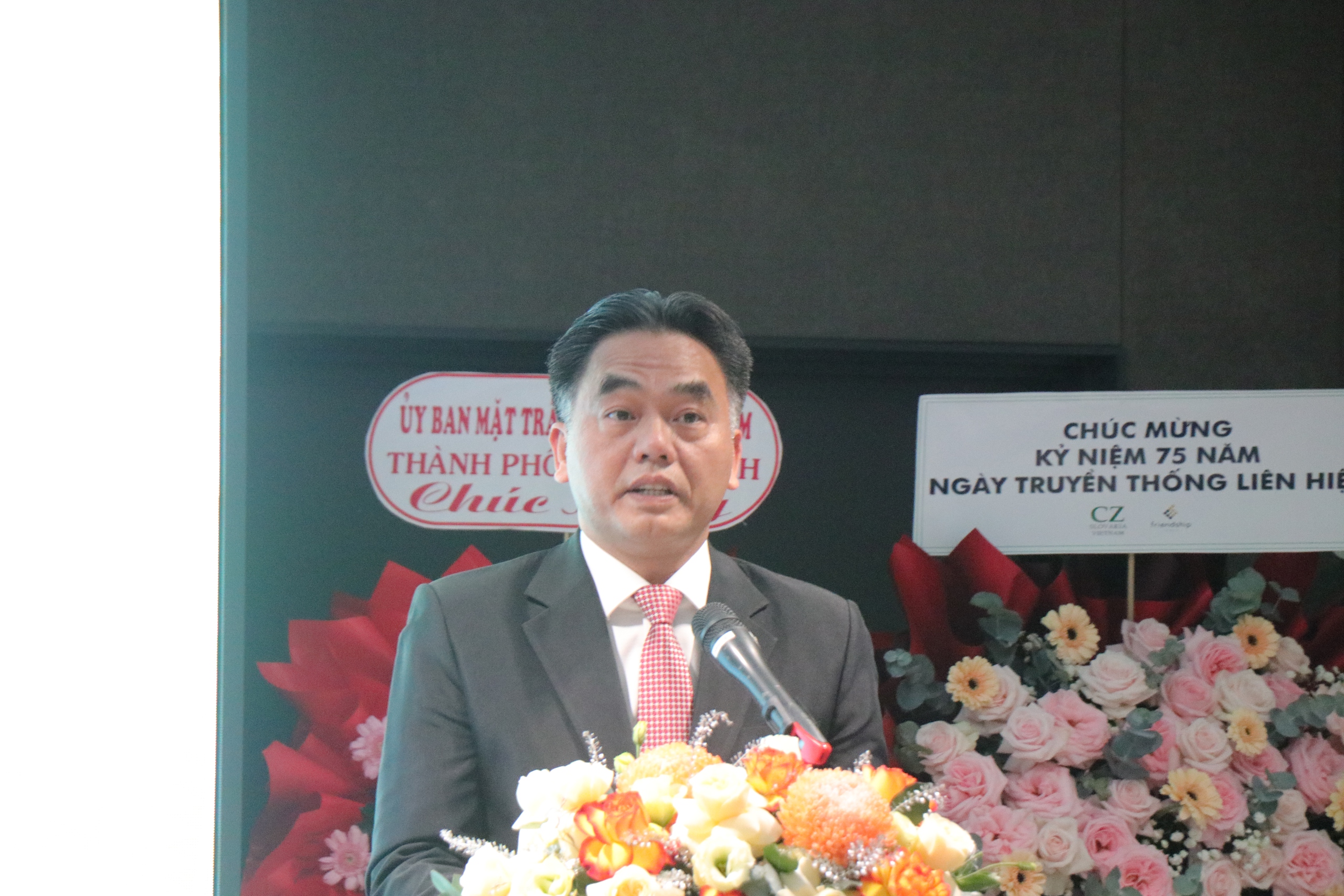 TP.HCM đẩy mạnh đối ngoại nhân dân, huy động hơn 400 tỉ đồng viện trợ năm 2025 - Ảnh 2.