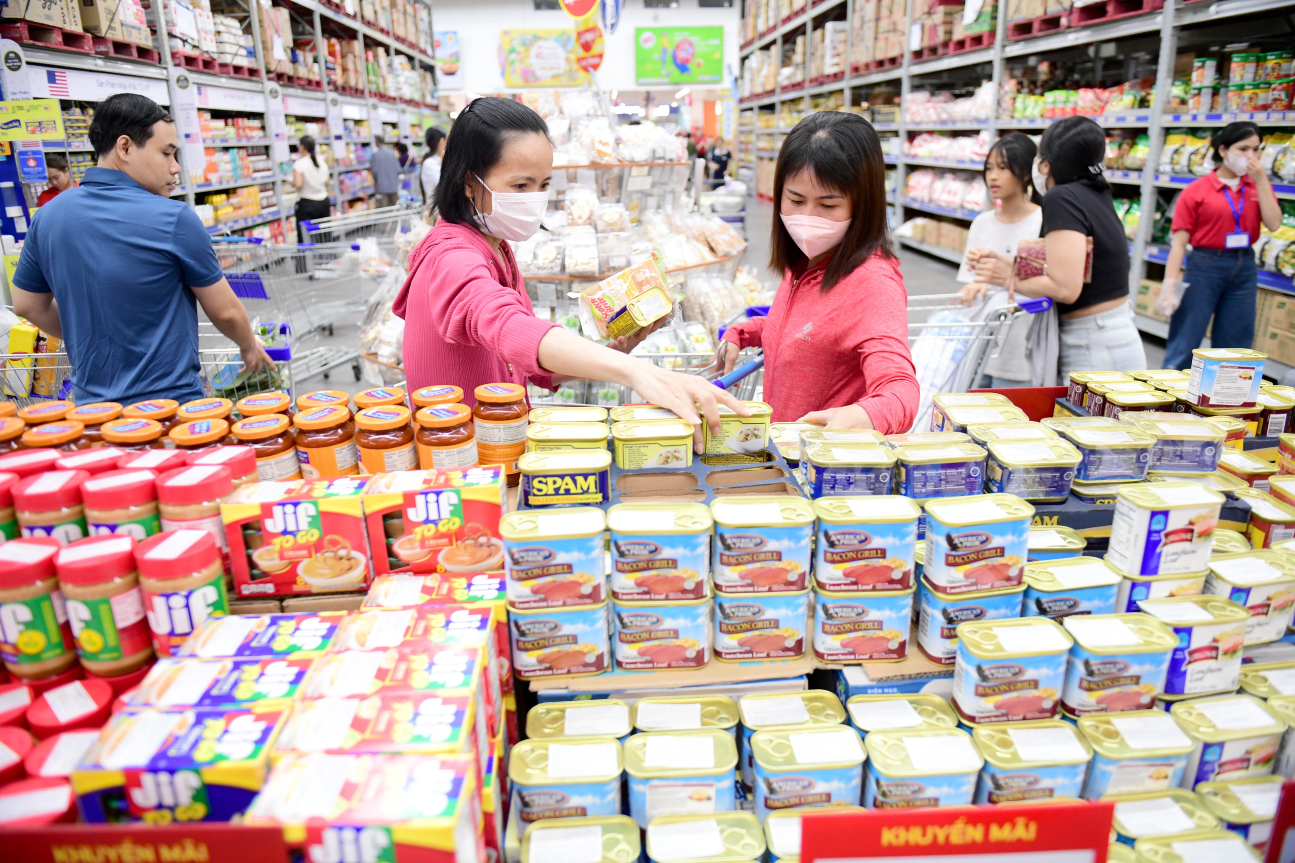 TP.HCM khen thưởng các phường, xã và doanh nghiệp nộp ngân sách trên 3.000 tỉ đồng - Ảnh 1.