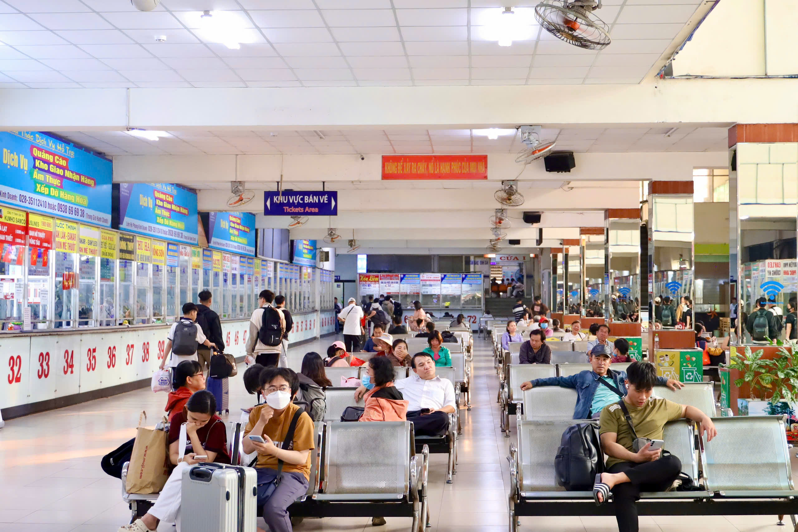 TPHCM lên kịch bản phục vụ hàng triệu lượt khách dịp Tết - Ảnh 1.