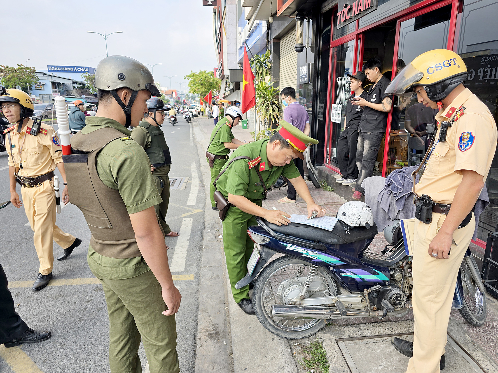 vỉa hè - Ảnh 1.