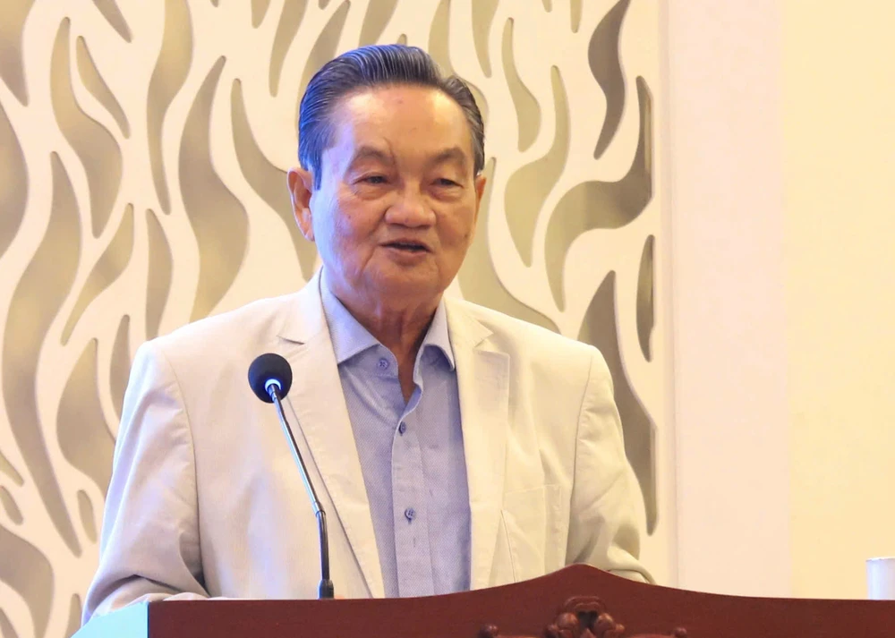 TS Trần Du Lịch, Chủ tịch Hội đồng tư vấn triển khai NQ98 của Quốc hội. Ảnh: V.LIÊN ts-tran-du-lich-qua-bong-da-ve-chan-tp-hcm-gio-phai-sut-vao-luoi.jpg