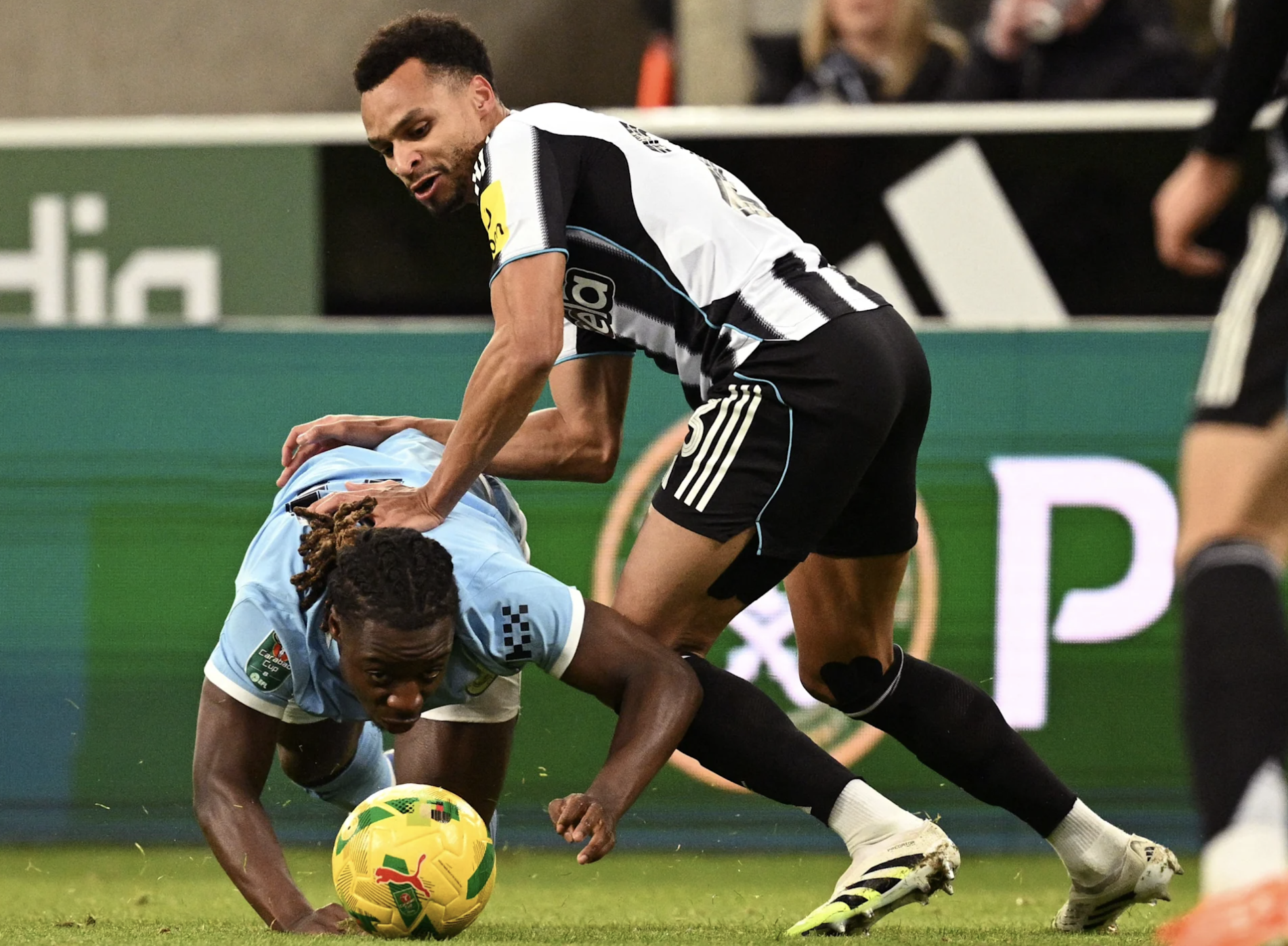 Tân binh Semenyo tỏa sáng, Man City quật ngã Newcastle ở bán kết League Cup - Ảnh 1.