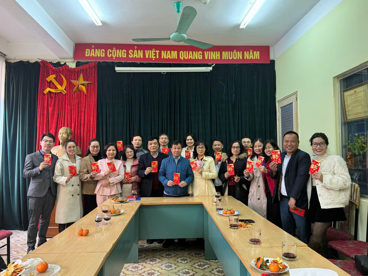 Chào năm mới 2026: Tạp chí Thanh niên cùng tuổi trẻ Việt Nam tự hào, vững tin theo Đảng- Ảnh 1.