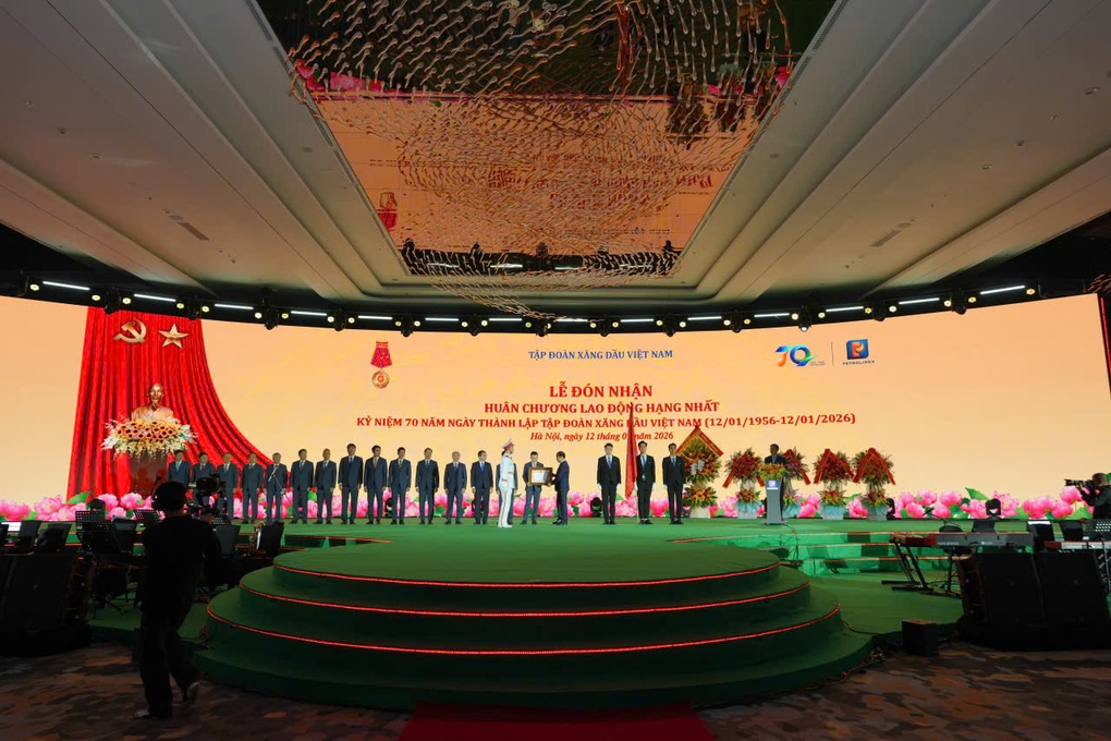 Tập đoàn Xăng dầu Việt Nam lần thứ ba nhận Huân chương Lao động hạng Nhất - 2