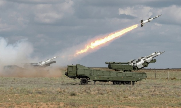 Tên lửa đặc biệt Nga tấn công Ukraine, EU cũng phụ thuộc vũ khí Mỹ - Ảnh 1.