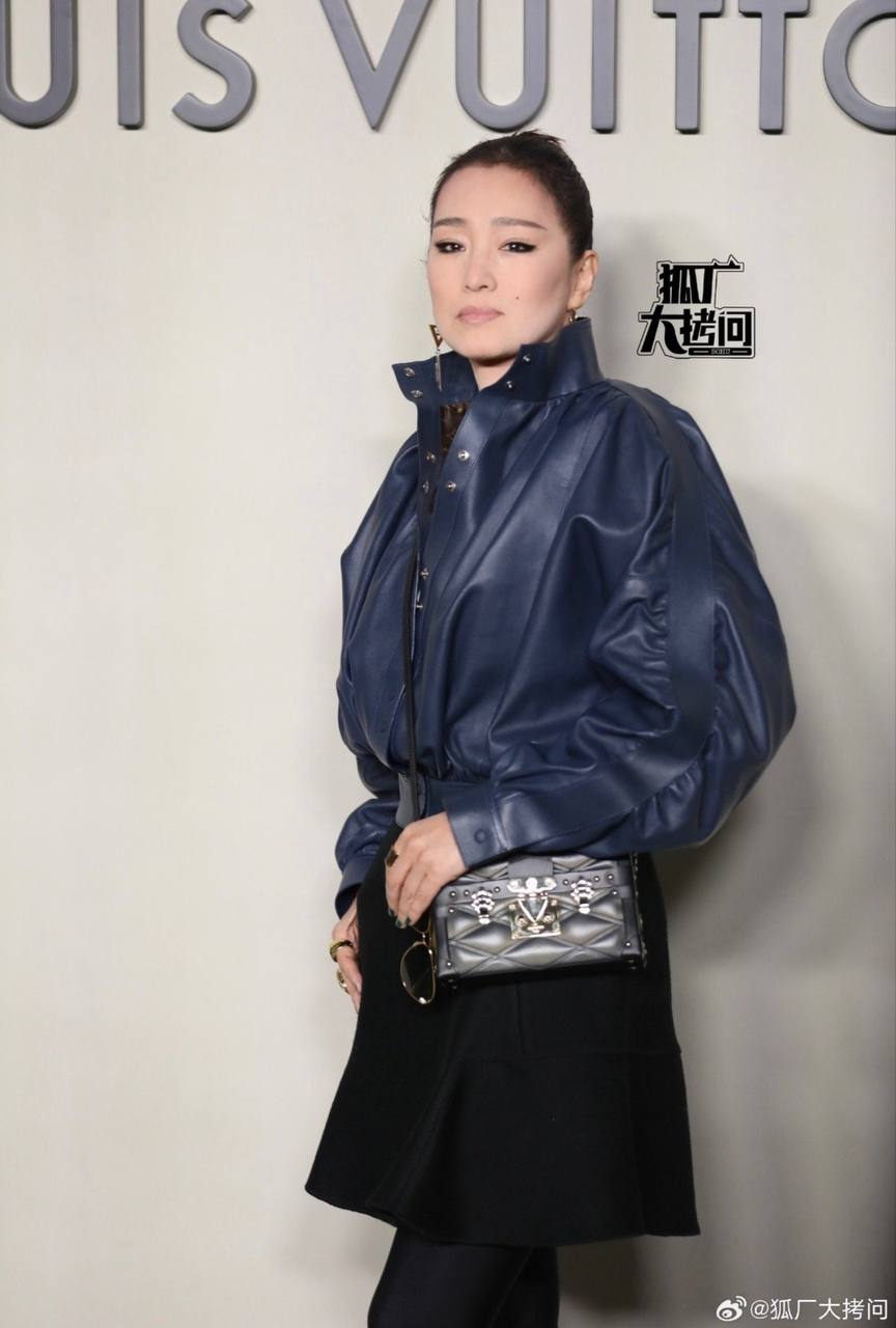 60 tuổi không ai được như minh tinh này: Thần thái quyền lực, mỉm cười vẫy tay một cái là triệu người nể nang- Ảnh 7.