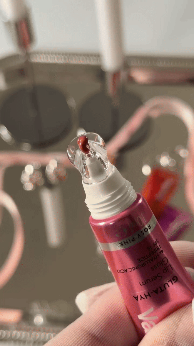 Brand 156 tuổi trình làng son dưỡng màu kiêm serum: Thành phần tuyệt hảo, khiến môi bạn tươi như quả mọng- Ảnh 6. Brand 156 tuổi trình làng son dưỡng màu kiêm serum: Thành phần tuyệt hảo, khiến môi bạn tươi như quả mọng- Ảnh 6.