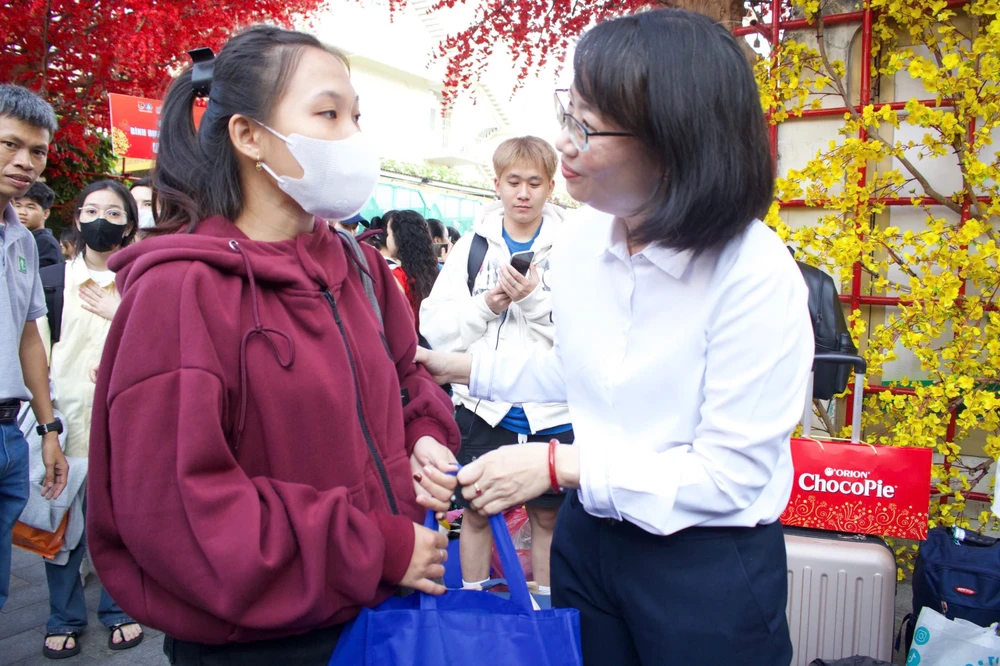 Thành ủy TP.HCM: Hỗ trợ doanh nghiệp gặp khó khăn, không có khả năng trả lương, thưởng Tết cho công nhân, người lao động-người lao động (3).jpg