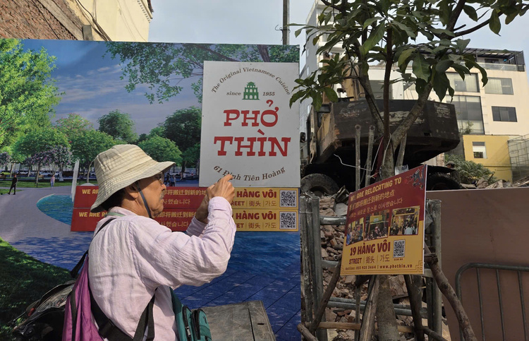 Thao do cong trinh ben Ho Guom