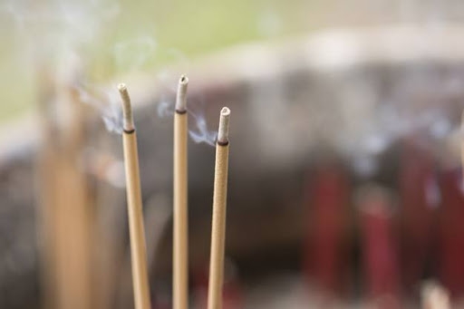 Thắp hương 1 nén hay 3 nén mới là đúng? Chuyên gia đưa ra giải thích chi tiết
- Ảnh 3.
