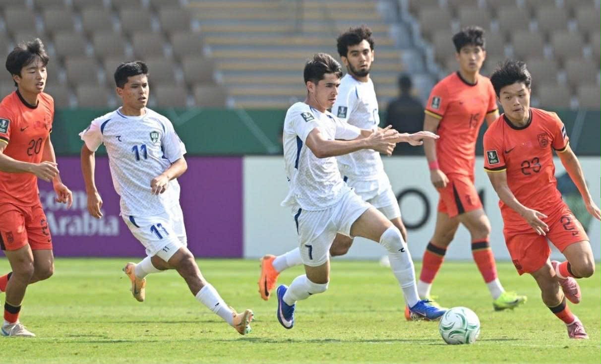 Báo Trung Quốc khuyên đội nhà chơi bóng bổng vì cao hơn U.23 Việt Nam: Thầy Kim đã có cách!
- Ảnh 1.