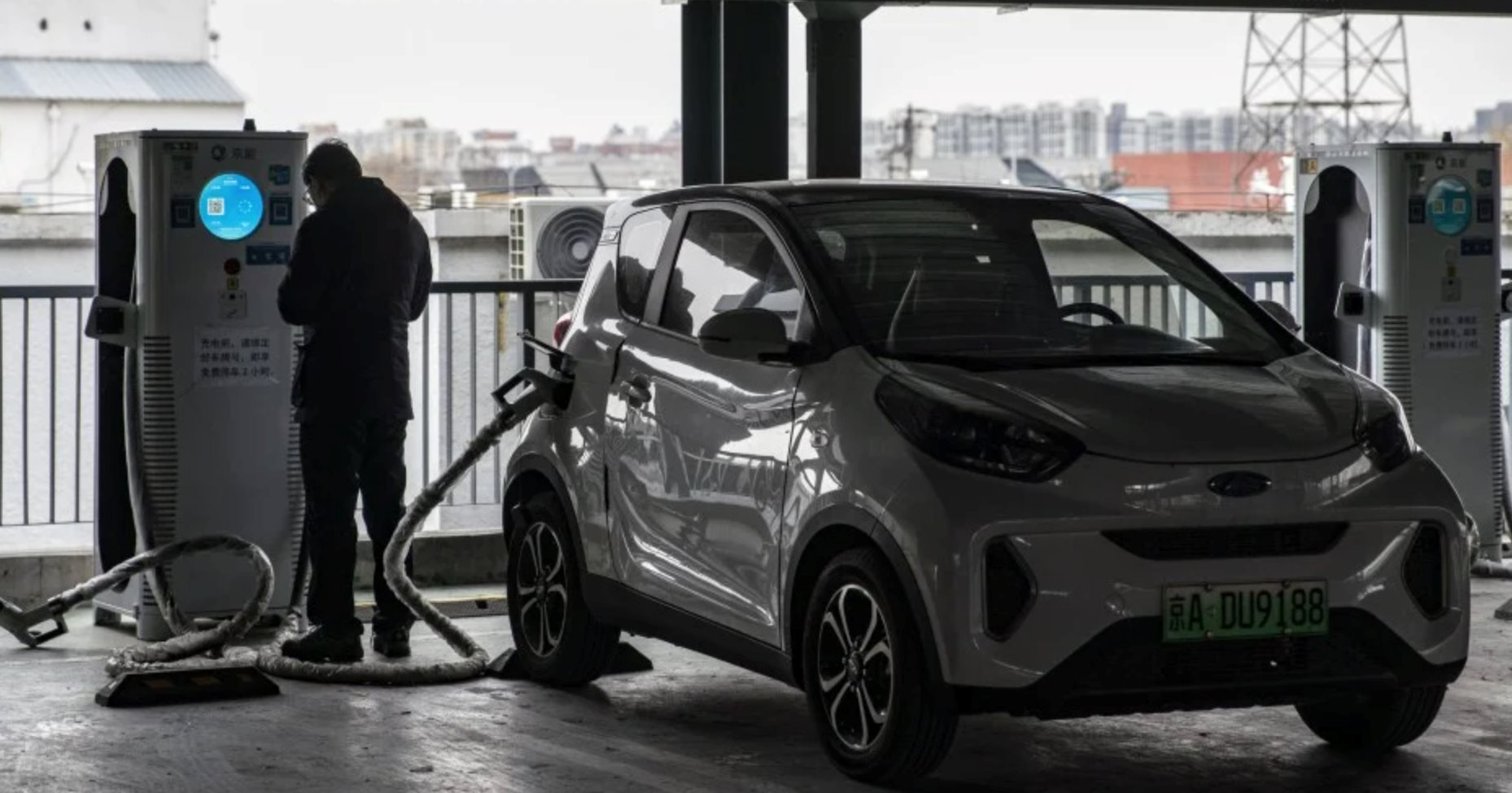 Tính toán chi phí sau 10 năm dùng xe điện: Thay pin hay mua mới xe xăng rẻ hơn?- Ảnh 1.