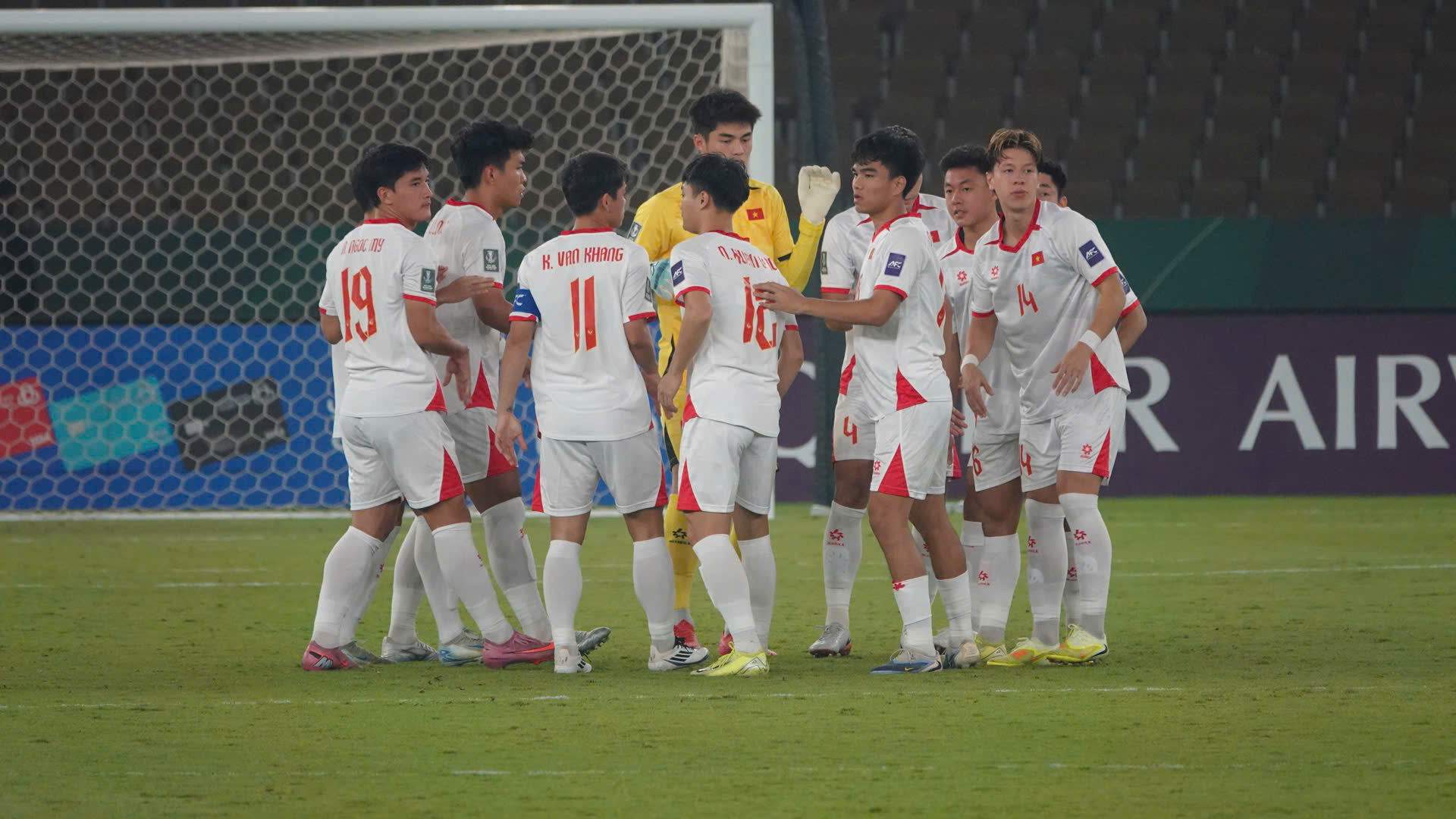 Báo Thái Lan ngợi ca U.23 Việt Nam: 'Thầy trò HLV Kim Sang-sik quá bản lĩnh và hoàn hảo’- Ảnh 1. Báo Thái Lan ngợi ca U.23 Việt Nam: 'Thầy trò HLV Kim Sang-sik quá bản lĩnh và hoàn hảo’- Ảnh 1.