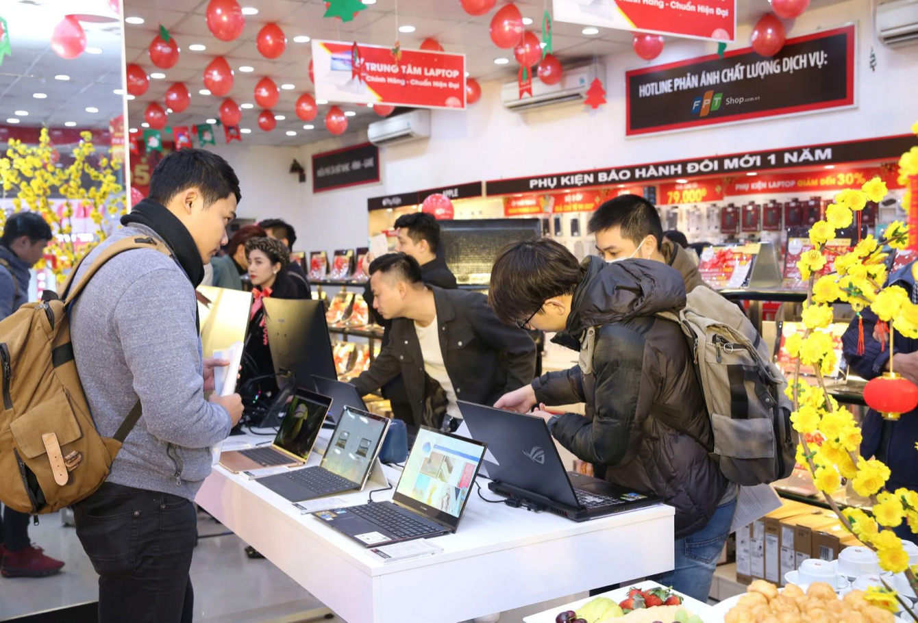 Thị trường smartphone, laptop mùa cuối năm 'ngược chiều' - Ảnh 2.