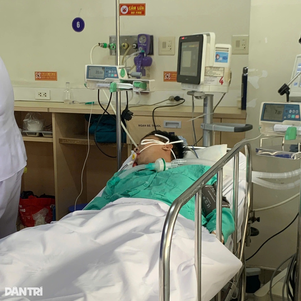 Thoi thóp vì căn bệnh hiếm, chàng trai cầu xin sự giúp đỡ để được sống tiếp - 1