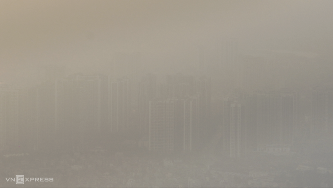 Ô nhiễm kết hợp với nghịch nhiệt và lạnh bức xạ tạo cú hích gây hại sức khỏe, đặc biệt là nhóm nguy cơ cao. Ảnh: Hoàng Giang