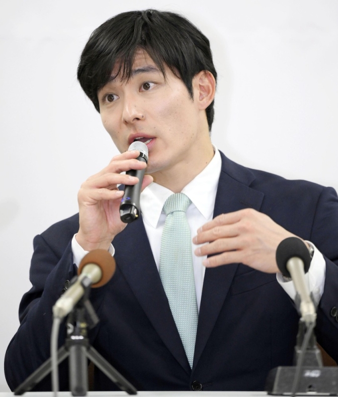 Tân thống đốc tỉnh Fukui họp báo ngày 26/1. Ảnh: Kyodo