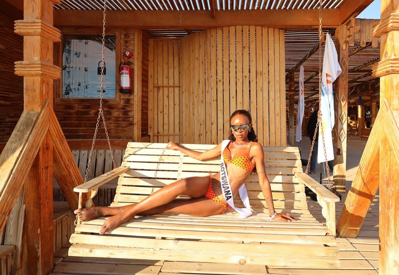 Thu Ngân và 60 hoa hậu trình diễn áo tắm - 5