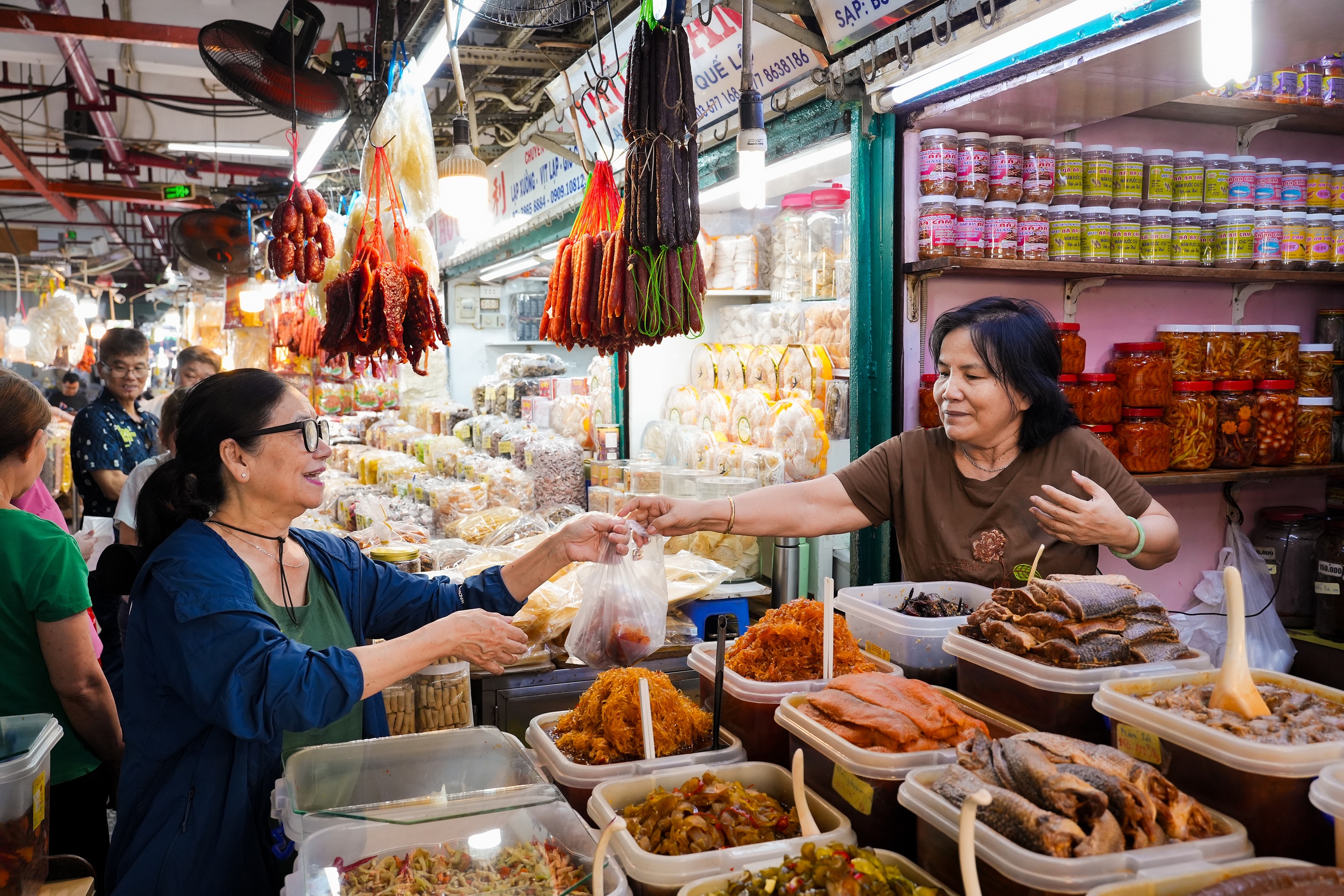 Thu ngân sách của TP.HCM cao chưa từng có - Ảnh 2.